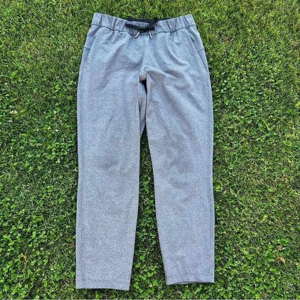 Lululemon On The Fly Pant 27” in Heathered Black | Size 8